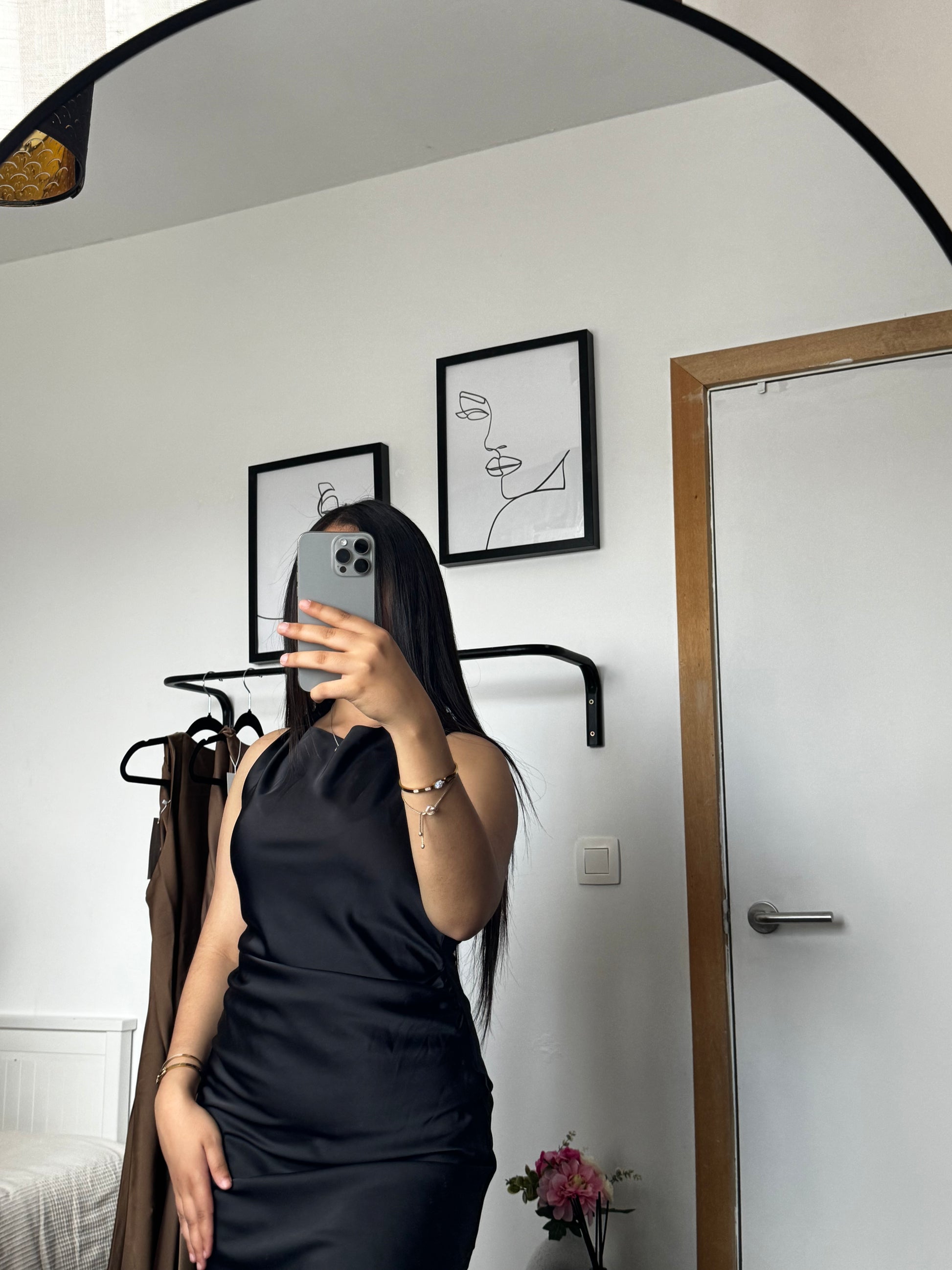 Robe satin noir